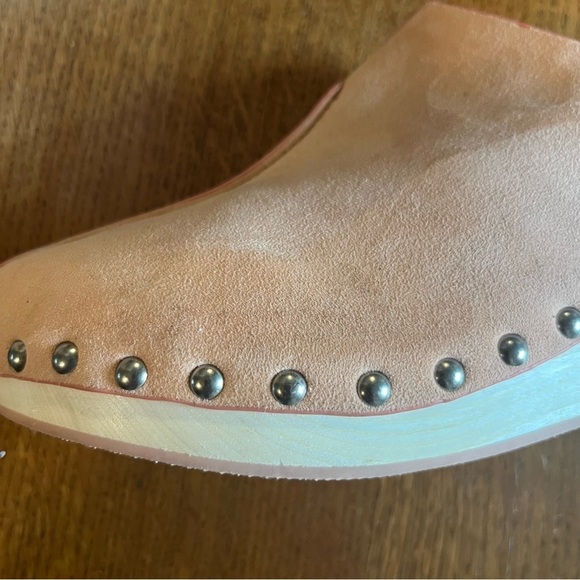 Kelsi Dagger Pink Suede Journal Studded Clogs 8 - Picture 9 of 11